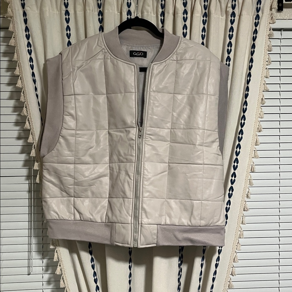 GiGiO Sports White Quilted Vest